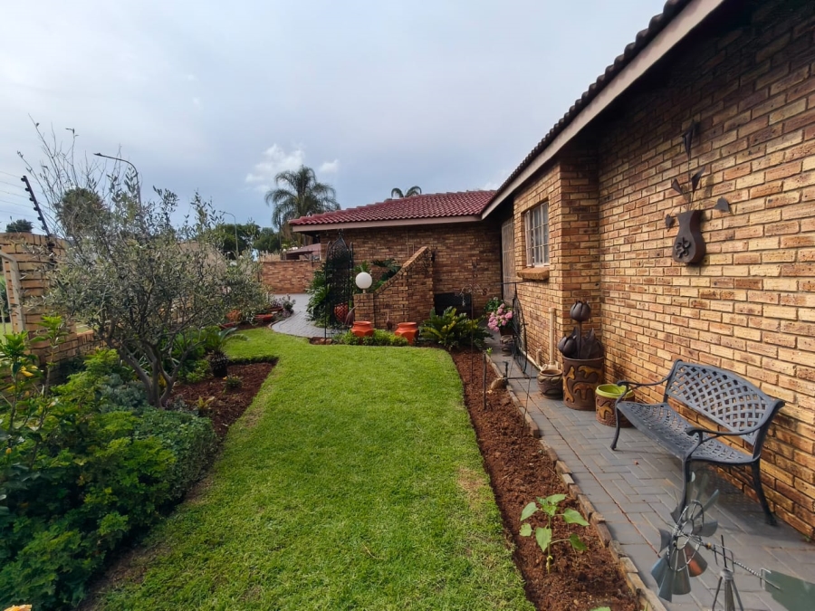 3 Bedroom Property for Sale in Safari Gardens North West